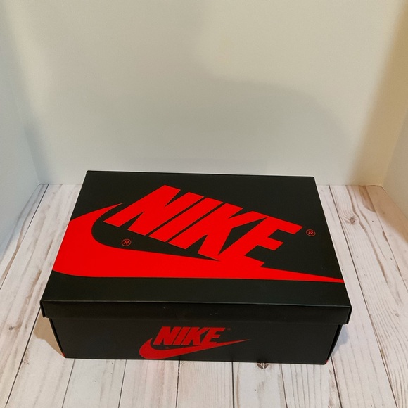 Jordan 1 Retro High Electro Orange - Picture 4 of 7